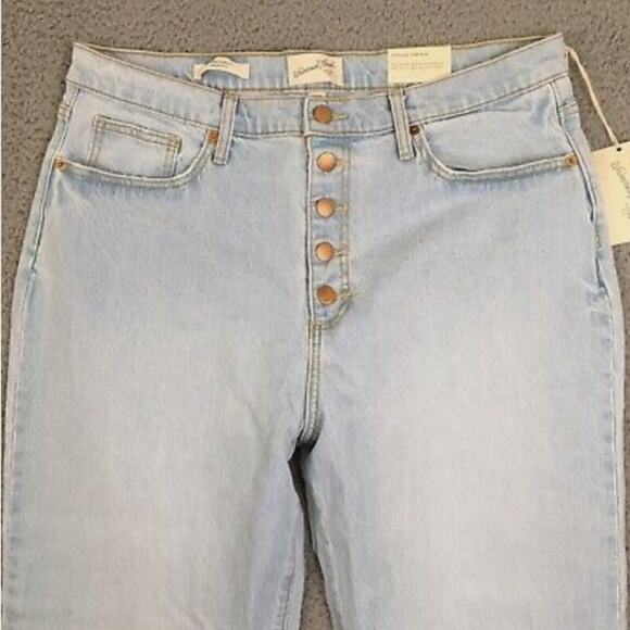 Universal Thread Light Wash Denim High-Rise Curvy Vintage Straight - Picture 3 of 8